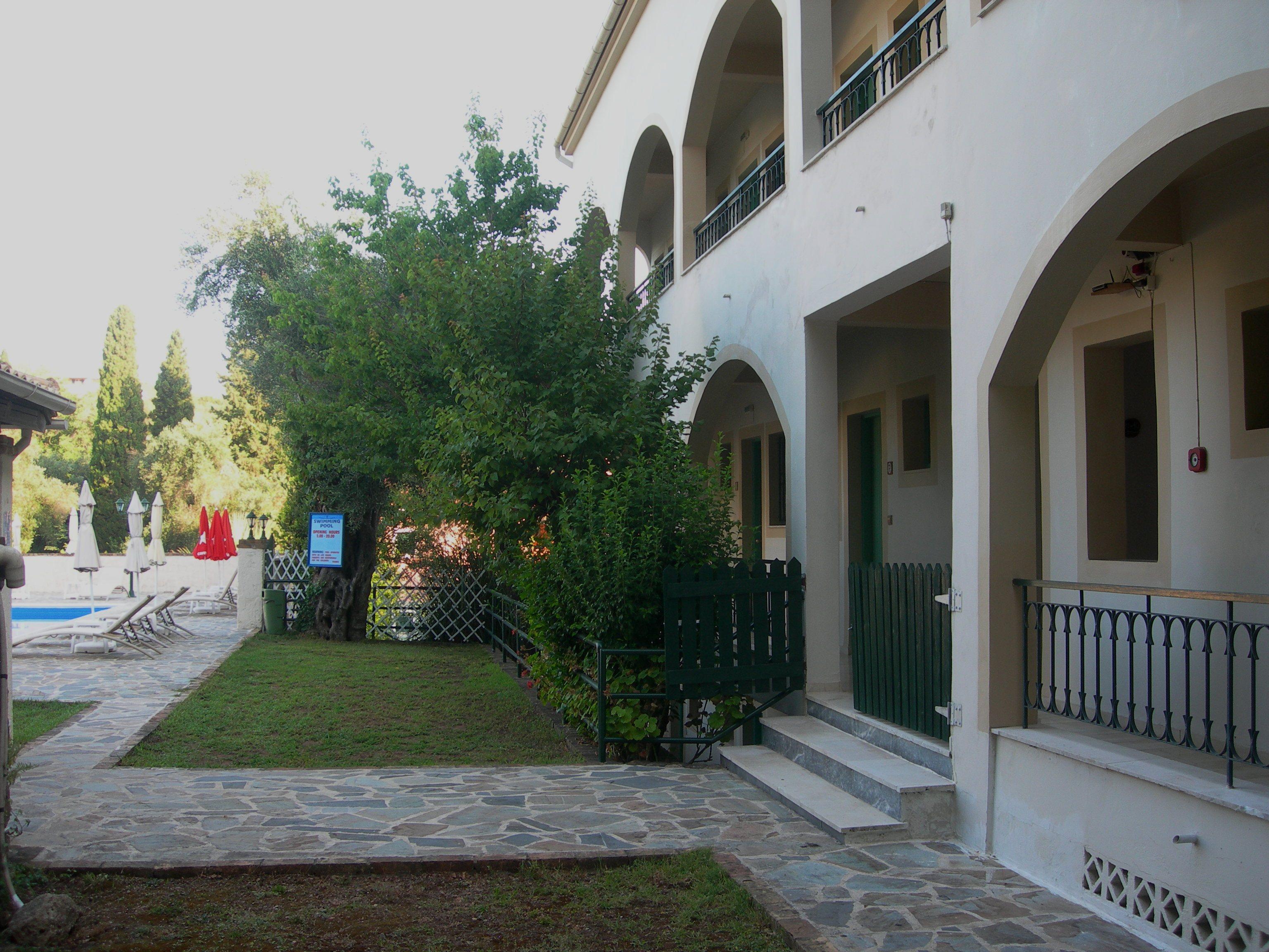 Villa Karmar Hotel Apartments Дассия Экстерьер фото