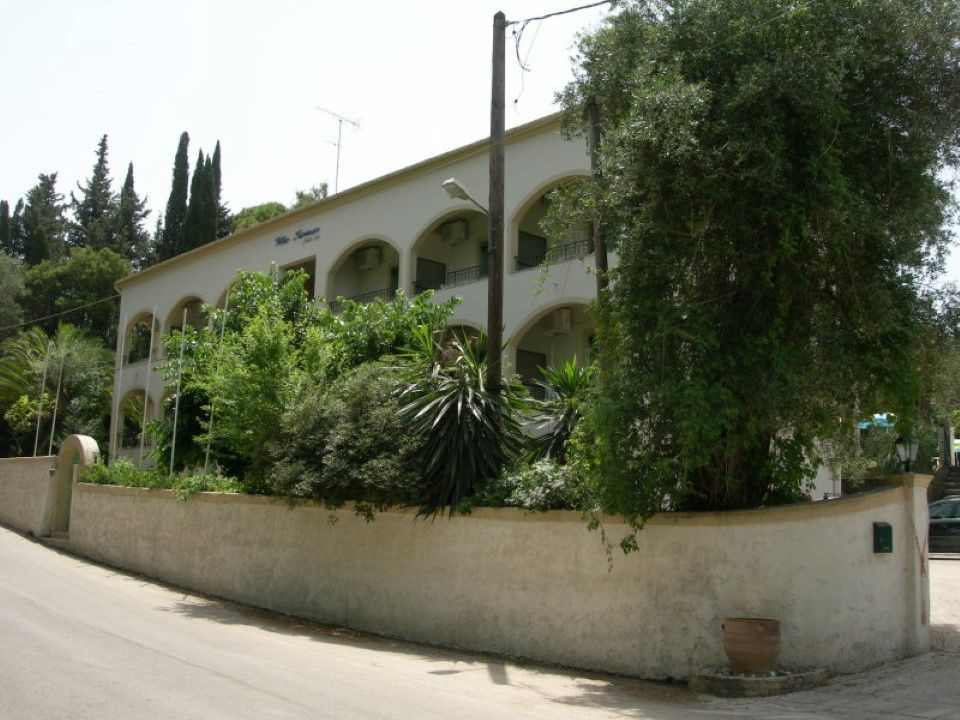 Villa Karmar Hotel Apartments Дассия Экстерьер фото