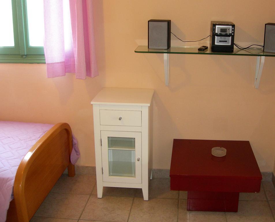Villa Karmar Hotel Apartments Дассия Экстерьер фото