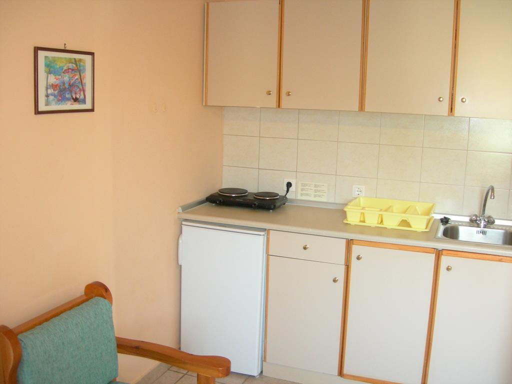 Villa Karmar Hotel Apartments Дассия Экстерьер фото