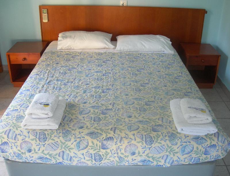 Villa Karmar Hotel Apartments Дассия Экстерьер фото