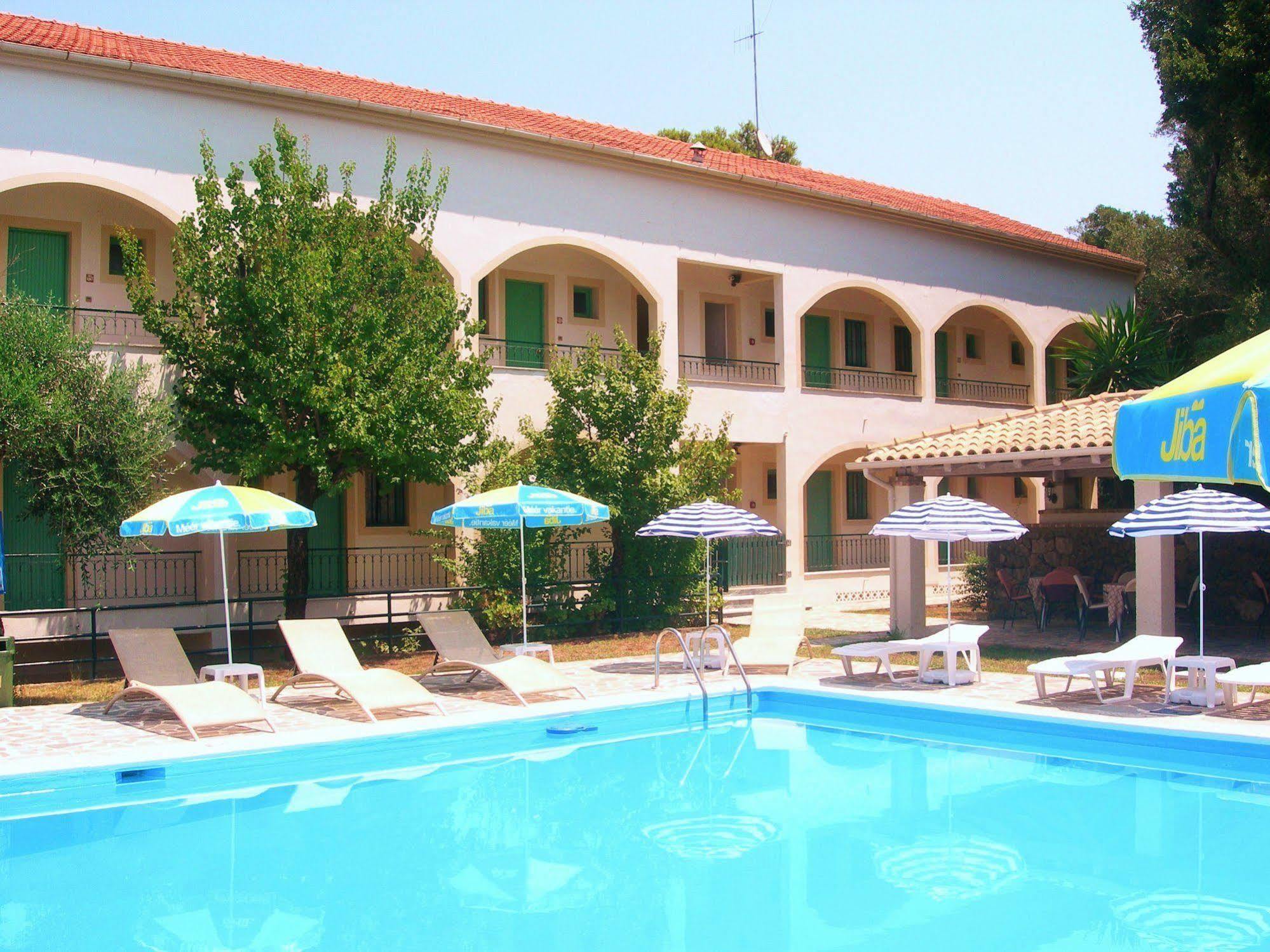 Villa Karmar Hotel Apartments Дассия Экстерьер фото