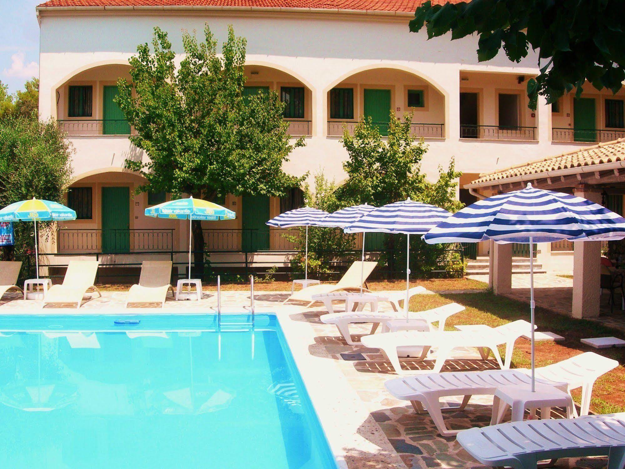 Villa Karmar Hotel Apartments Дассия Экстерьер фото